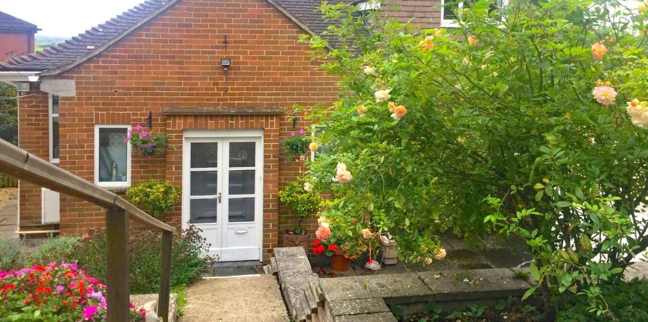 Healing Waters Sanctuary For Exclusive Private Hire And Self Catering Board, Vegetarian, Alcohol & Wifi Free Retreat In Glastonbury Eksteriør bilde