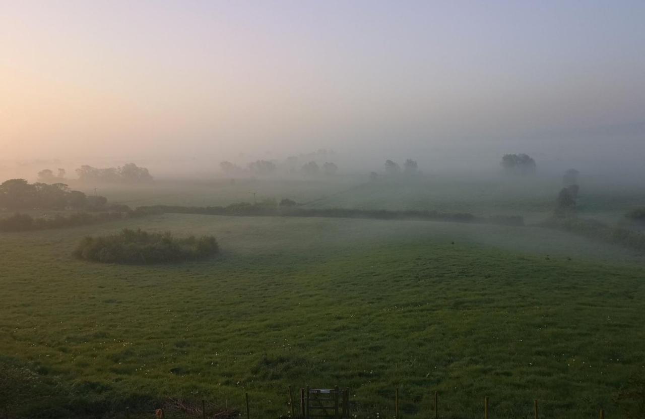 Healing Waters Sanctuary For Exclusive Private Hire And Self Catering Board, Vegetarian, Alcohol & Wifi Free Retreat In Glastonbury Eksteriør bilde