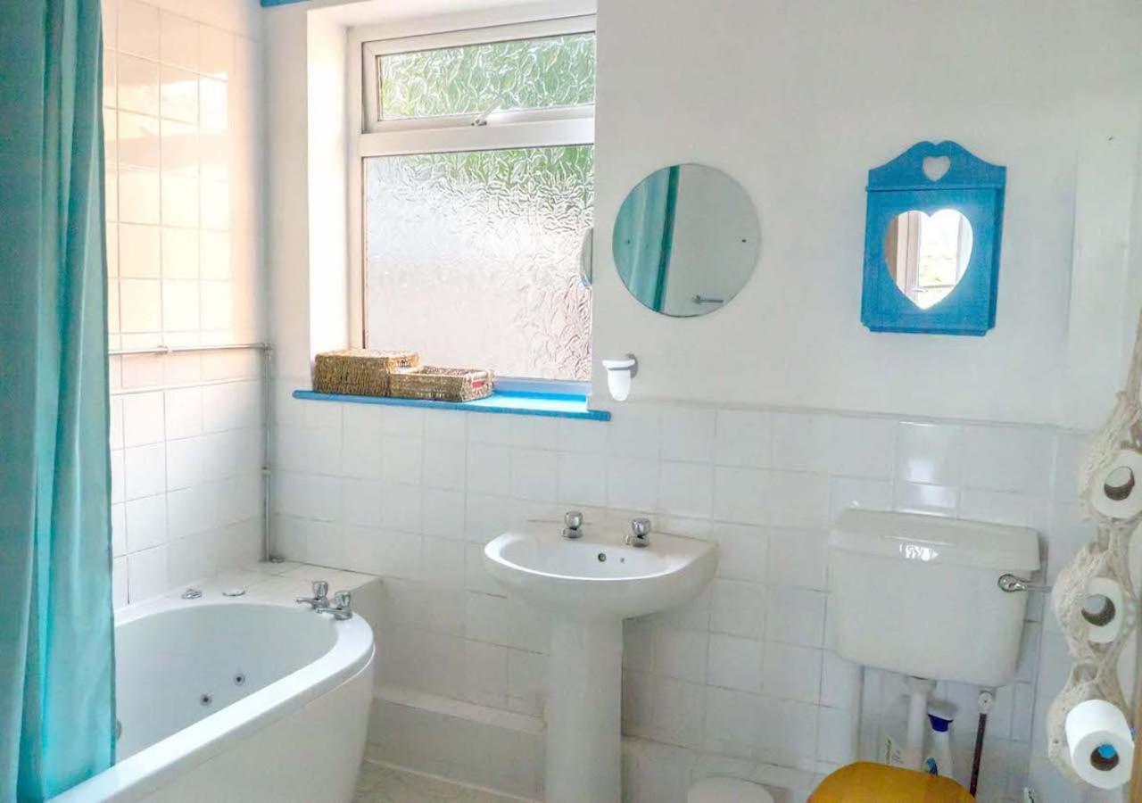 Healing Waters Sanctuary For Exclusive Private Hire And Self Catering Board, Vegetarian, Alcohol & Wifi Free Retreat In Glastonbury Eksteriør bilde